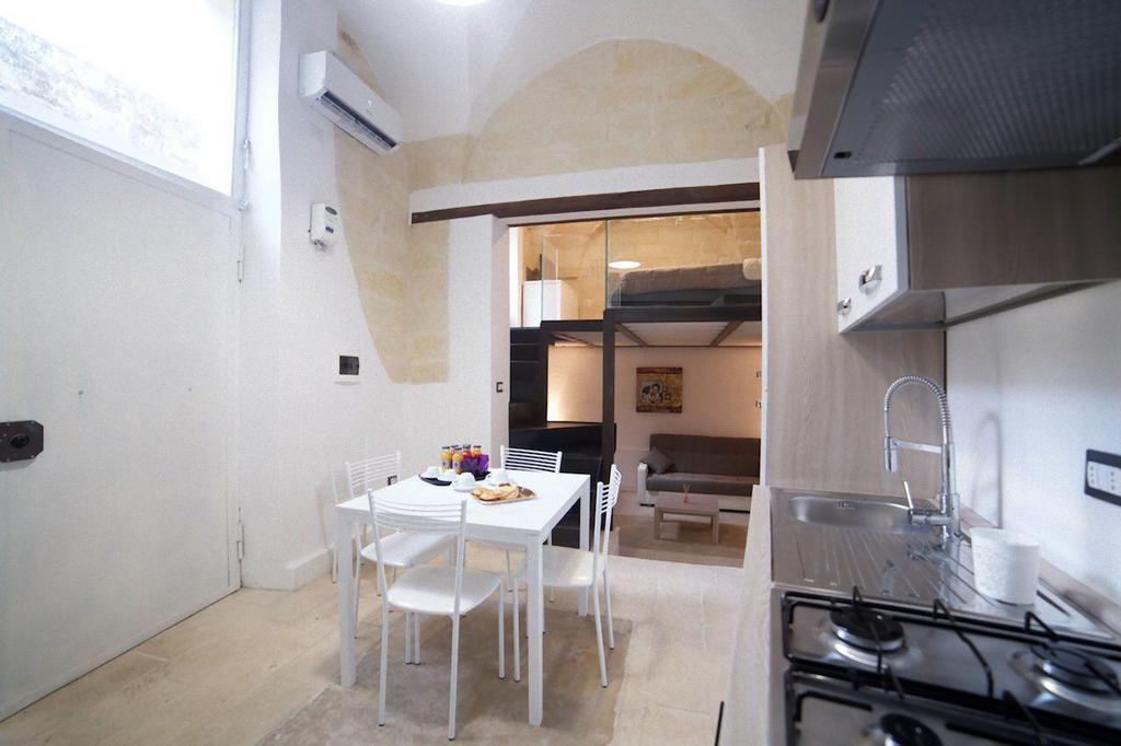Suite Del Teatro Romano Lecce Exterior photo