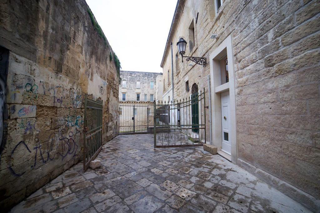 Suite Del Teatro Romano Lecce Exterior photo